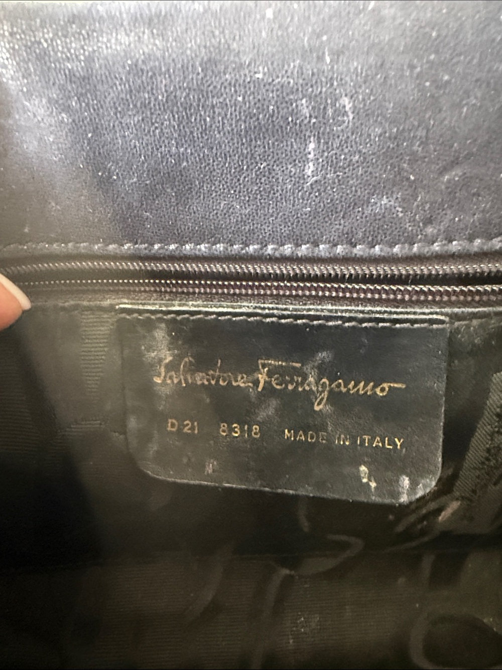 Salvatore Ferragamo Black Leather Shoulder Bag with Gold Chain Strap - Picture 2 of 2